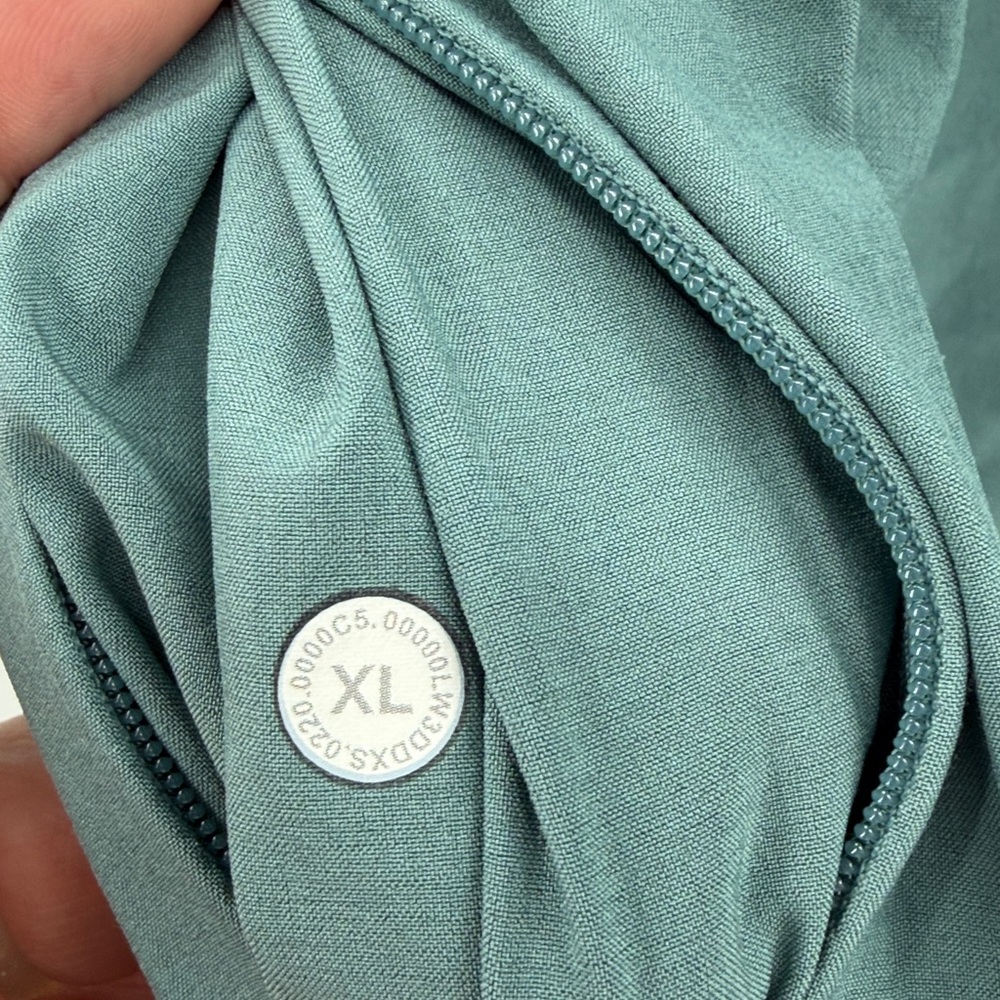Lululemon Women's Relaxed V-Neck Top in Teal - Picture 5 of 8